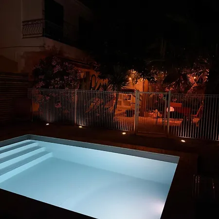 Bas De Villa, 6 Personnes, Piscine, Proche Plages Hébergement de vacances *