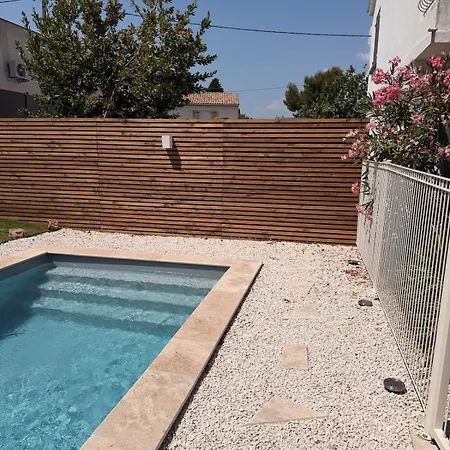 Hébergement de vacances Bas De Villa, 6 Personnes, Piscine, Proche Plages La Seyne-sur-Mer