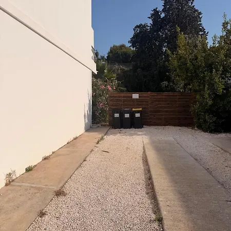Bas De Villa, 6 Personnes, Piscine, Proche Plages *